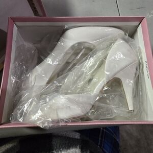 CLASSIFIED Elegant White Women's Heels
